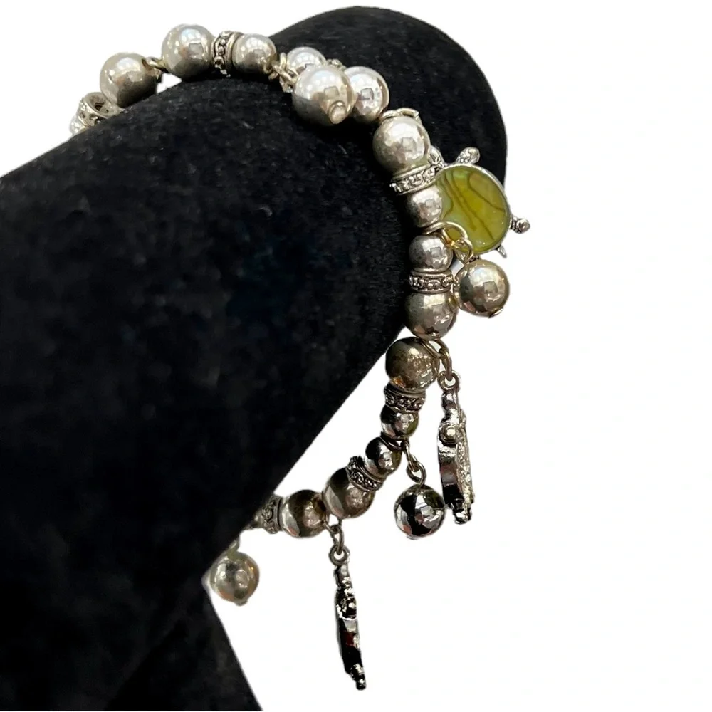 VINTAGE SILVER TONE BEADS & GREEN TURTLE CHARM STRETCH BRACELET